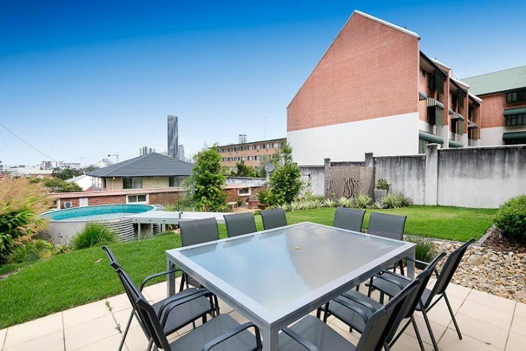 The Carrington Manor Apartment